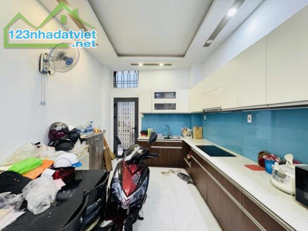 BÁN NHÀ HXH QUẬN 3 – SÁT MẶT TIỀN – 60M² – 4 TẦNG – 4PN – TRẦN QUANG DIỆU  CHỈ 9.3 TỶ - 4