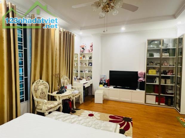PHÂN LÔ HOÀNG QUỐC VIỆT – THANG MÁY – ÔTÔ VÀO NHÀ - 75M*6T - SỔ VUÔNG ĐẸP - 2