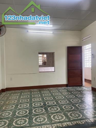 # Lô Góc Mặt Tiền Lý Tự Trong, 100m2, ngang 5.5m, 3 tầng. 13.x tỷ