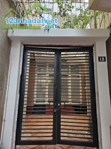 Nhà Nguyễn Khang, Cầu Giấy. 53mx4; MT 5m; 7PKK; Giá 10.3 tỷ  NHÀ DÂN XÂY, NỞ HẬU - 3