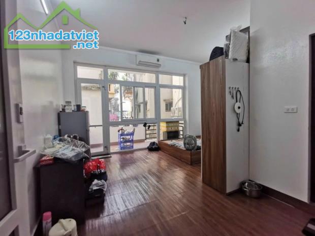 Nhà Nguyễn Khang, Cầu Giấy. 53mx4; MT 5m; 7PKK; Giá 10.3 tỷ  NHÀ DÂN XÂY, NỞ HẬU - 4