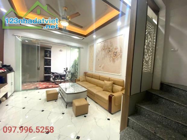NHÀ 5 TẦNG Ở ĐÔNG NGẠC CẠNH CHỢ VẼ, FULL NỘI THẤT, MT 4.7m, CHƯA ĐẾN 6 TỶ - 1