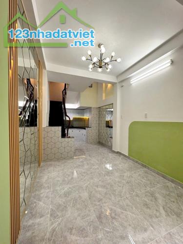 Nhà mới Trệt, 3 lầu + MCT Trần Hưng Đạo P2Q5. Giá 5,98 tỷ TL
