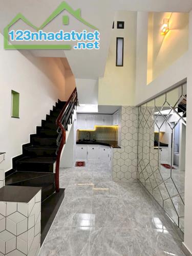 Nhà mới Trệt, 3 lầu + MCT Trần Hưng Đạo P2Q5. Giá 5,98 tỷ TL - 1