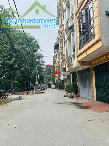 NHÀ: BÙI XƯƠNG TRẠCH -THANH XUÂN. + DT:100M2 X 4T X 19M.MT.