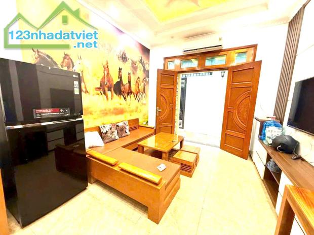 NHANH MỚI KỊP - HƠN 5 TỶ - NHÀ ĐẸP THẠCH BÀN, 5 TẦNG - GẦN Ô TÔ - FULL NỘI THẤT - Ở SƯỚNG - 2