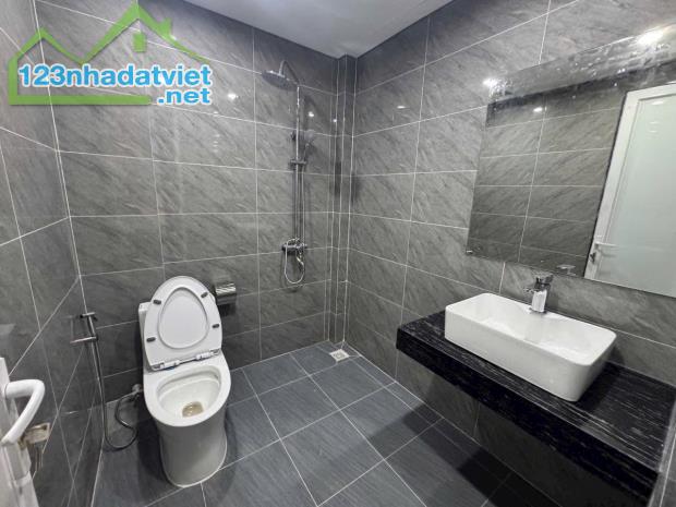 Nhà đẹp Phượng Đồng-Phụng Châu Ô tô cách 1 nhà, cách trường Đại Học SP TDTT 500m DT 32m*4T
