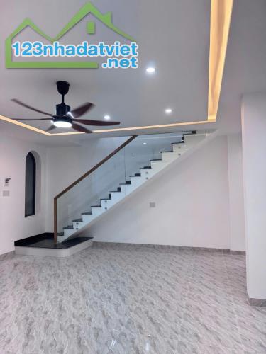BÁN NHÀ 2 TẦNG MỚI HẺM CÂY DUỐI - PHÚ ÂN NAM 3
- DT: 62,8m2 ngang 8,8m. DTSD: 125m2 , 2 - 2