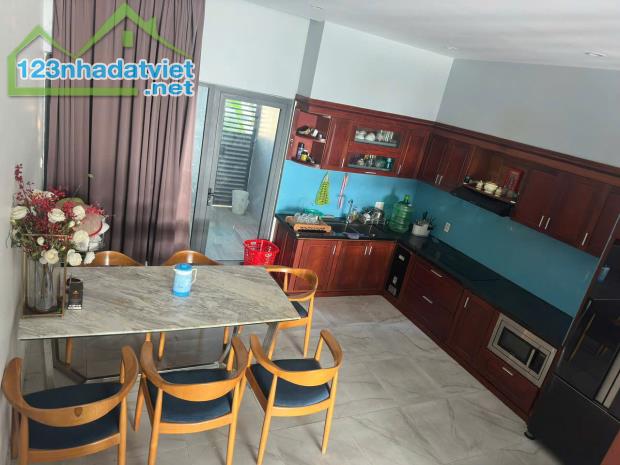NHÀ 3 TẦNG KIÊN CỐ - MT NGÔ QUYỀN -  SHOPHOUSE ĐẤT XANH MIỀN TRUNG - VỈA HÈ 4.5M - DÒNG - 2