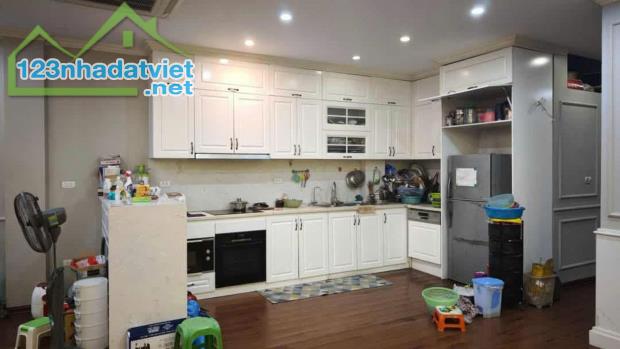 NHÀ MẶT PHỐ HỒNG TIẾN 175M, 6T, MT7.5M, THANG MÁY, VỈA HÈ RỘNG, KD BẤT CHẤP, DÒNG TIỀN.