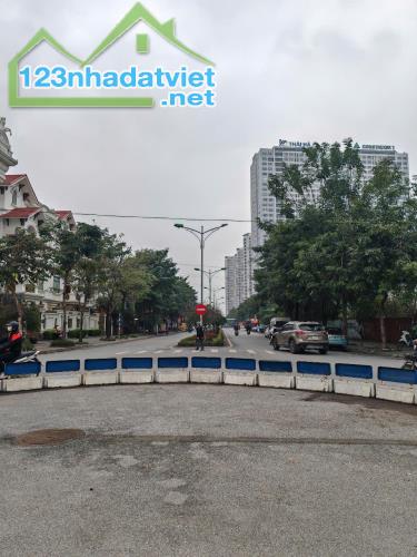 Bán biệt thự  thành phố giao lưu, 204m2, mt 12m, kinh doanh, nhỉnh 50tỷ. - 1