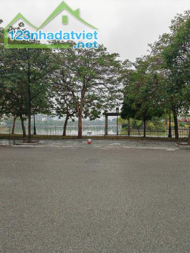 Bán biệt thự  thành phố giao lưu, 204m2, mt 12m, kinh doanh, nhỉnh 50tỷ.