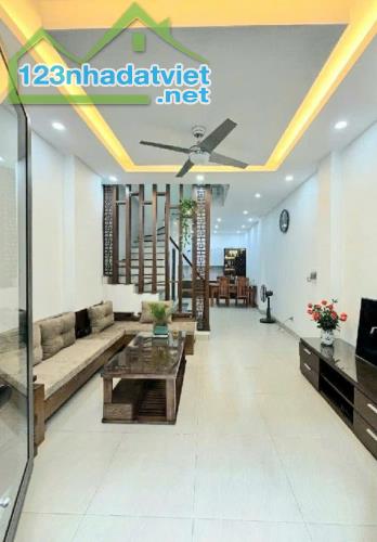 SIÊU PHẨM - BÁN NHÀ ĐẸP NGUYỄN VĂN CỪ LONG BIÊN, Ô TÔ VÀO NHÀ, GẦN PHỐ, GIÁ MỀM