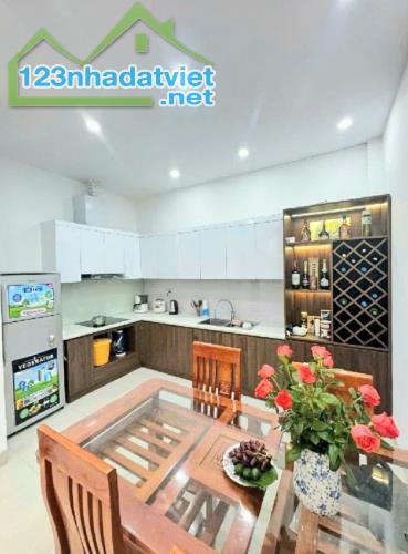 SIÊU PHẨM - BÁN NHÀ ĐẸP NGUYỄN VĂN CỪ LONG BIÊN, Ô TÔ VÀO NHÀ, GẦN PHỐ, GIÁ MỀM - 1
