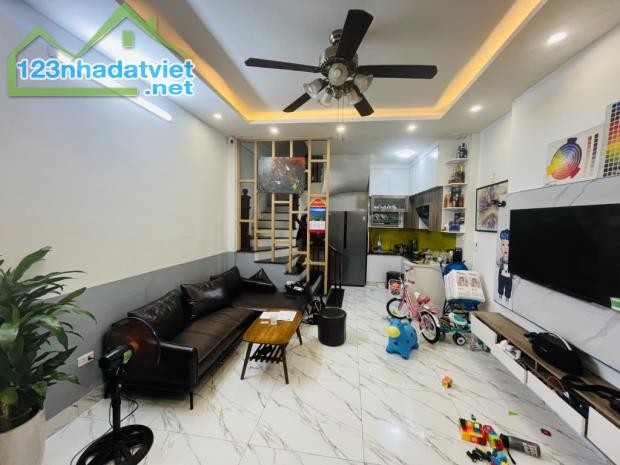 BÁN NHÀ TRƯƠNG ĐỊNH – CHỦ XÂY Ở, CHUYỂN CÔNG TÁC – 10M RA PHỐ GIÁ 7.8 TỶ