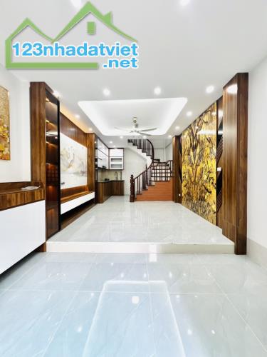 Bán nhà lô góc Ngọc Thụy Long Biên – 38m² – 3 tầng – Gần ô tô – Giá 6.3 tỷ