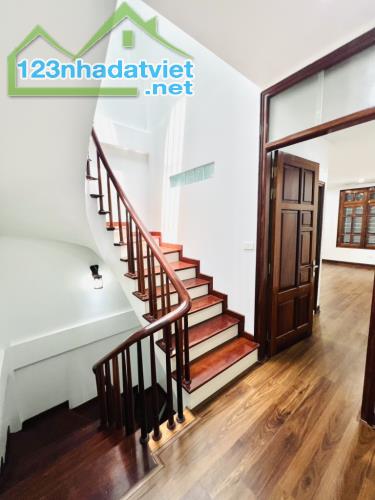 Bán nhà lô góc Ngọc Thụy Long Biên – 38m² – 3 tầng – Gần ô tô – Giá 6.3 tỷ - 4