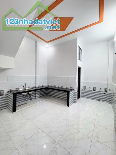 Nhà đẹp giáp Tân Phú 2Tầng mới ở ngay 4,2x11m chỉ 3,68 Tỷ TL - 2