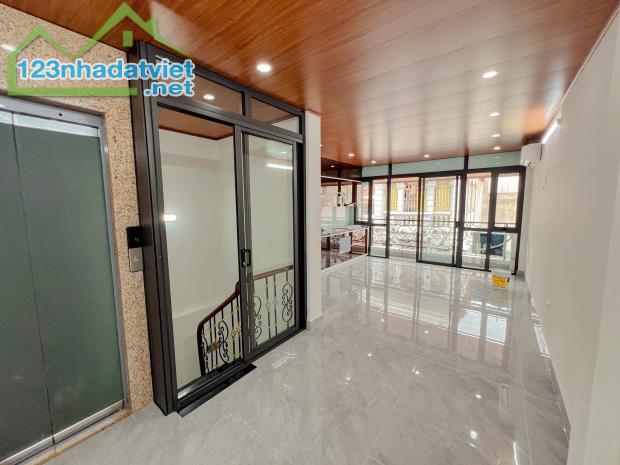 BÁN NHÀ PHÂN LÔ HOÀNG VĂN THÁI, gara oto, thang máy, mt 4.7m, dt 55m2, 20.2 tỷ