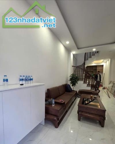 🔥CỰ KHỐI - NHÀ 37M² MỚI TINH FULL NỘI THẤT - 5,9 TỶ - Ô TÔ VÀO TẬN CỬA - 3