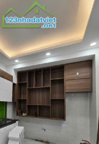 🔥CỰ KHỐI - NHÀ 37M² MỚI TINH FULL NỘI THẤT - 5,9 TỶ - Ô TÔ VÀO TẬN CỬA - 5