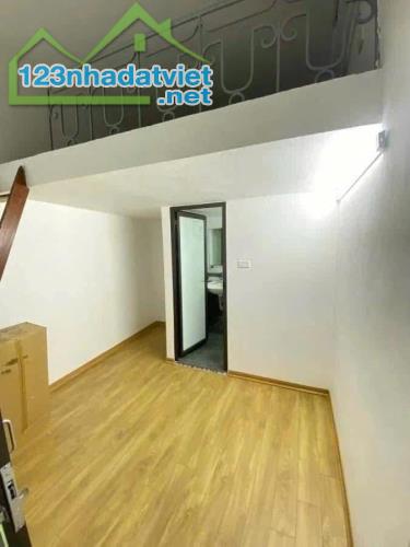 BÁN CĂN HỘ TẬP THỂ TẦNG 2-THÁI HÀ-ĐỐNG ĐA-4 NGỦ-3.4TY. 
LH: 0982769586