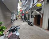 Nhà 5 tầng  Thang máy xịn  View hồ – phân lô cán bộ Tam Trinh  Giá 12.8 tỷ