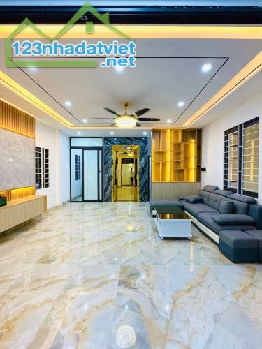 Nhà 6 tầng Nguyễn Văn Cừ, thang máy, lô góc 3 thoáng, full nội thất, 51m, MT 5m, nhỉnh 8tỷ