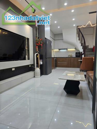 Nhà 4 tầng Tân Ấp - Sở hữu hộ khẩu Ba Đình - Cách mặt phố 5m - Nội thất sang trọng 6,95 tỷ