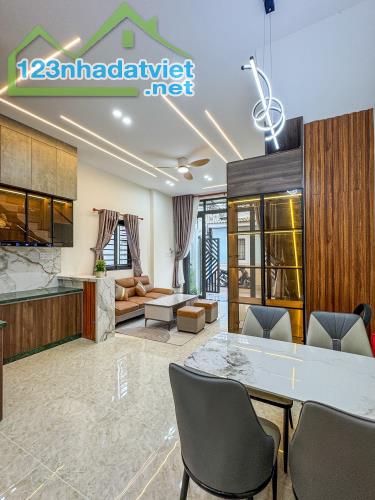 NHÀ TRỆT LẦU GÓC 2 MẶT TIỀN HẺM 160 TẦM VU - SAU LƯNG CĐ CẦN THƠ - 2