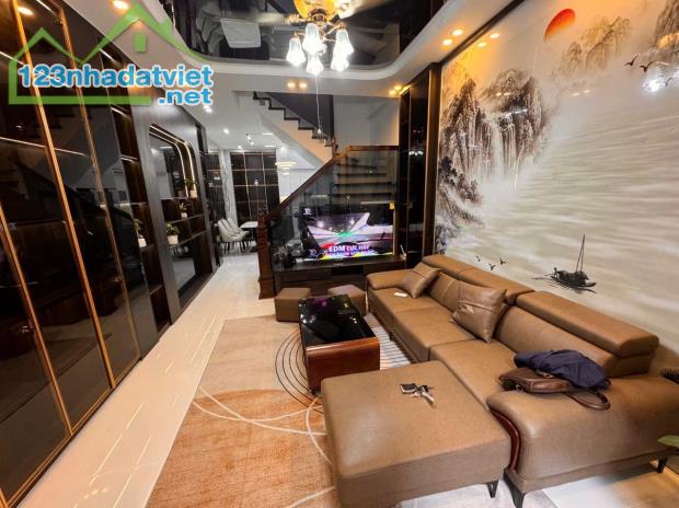 BÁN NHÀ ĐẸP PHỐ LÊ TRỌNG TẤN , HOÀNG MAI OTO ĐỔ CỬA Ở LÀ MÊ 44M4TCHIR 12,9 TỶ