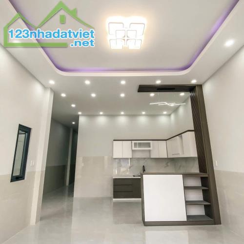 chủ ngộp cần bán gấp lại căn nhà cấp 4 sổ hồng riêng full thổ cư nhà đẹp như mới - 1