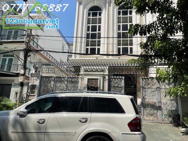 Bán toà nhà 1009m2 sàn hầm 6 tầng mặt tiền đường 12m ngay Quận 7