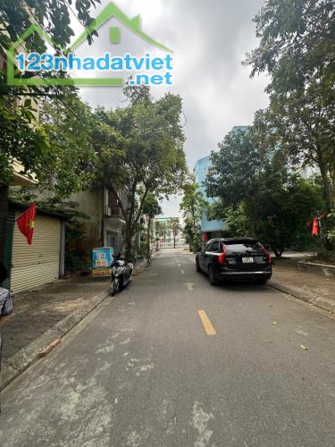 Đất đẹp đường 6m ô tô tránh View vườn hoa thoáng mát Tổ 1 Thạch Bàn DT 50m2 . Giá 13.5 tỷ - 1