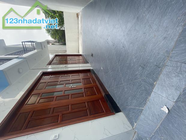 CHỦ NHÀ CẦN BÁN NHÀ LÀNG TRẠM -  5 TẦNG - NỘI THẤT HIỆN ĐẠI SANG XỊN  Ô TÔ ĐỖ CÁCH NHÀ 10M - 1