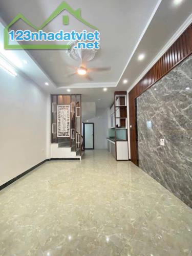 CHỦ NHÀ CẦN BÁN NHÀ LÀNG TRẠM -  5 TẦNG - NỘI THẤT HIỆN ĐẠI SANG XỊN  Ô TÔ ĐỖ CÁCH NHÀ 10M - 2