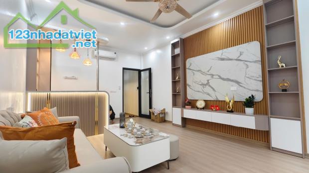 Siêu Phẩm - Thang Máy - Gần Phố - Thái Hà -Đống Đa - Dt:45m2/5tầng/4mMT*nhỉnh 16 tỷ - 1