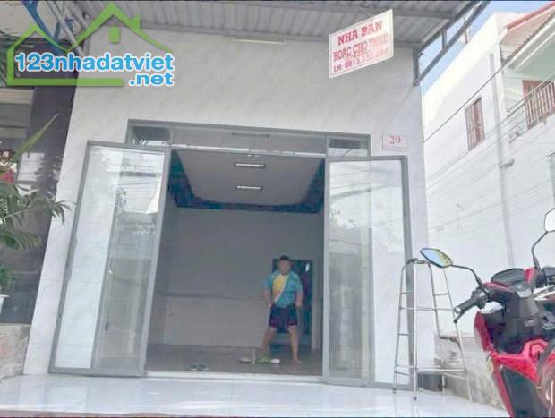 Thiếu nợ kẹt tiền nên bán nhà Tân Hiệp 65m2 giá chỉ 900 triệu