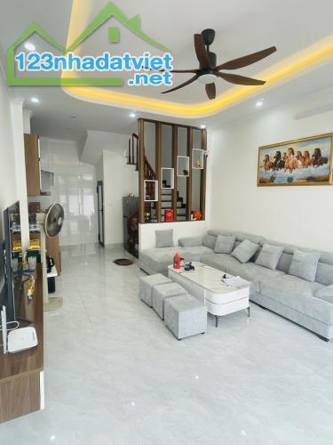 🍀 🍀 NHÀ 5 TẦNG PHÚC LỢI, 36M - NỞ HẬU, Ô TÔ DỪNG ĐỖ CÁCH NHÀ 30M - BẠT NGÀN TIỆN ÍCH - F - 1