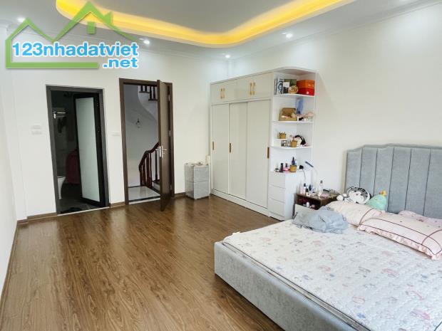 🍀 🍀 NHÀ 5 TẦNG PHÚC LỢI, 36M - NỞ HẬU, Ô TÔ DỪNG ĐỖ CÁCH NHÀ 30M - BẠT NGÀN TIỆN ÍCH - F - 5