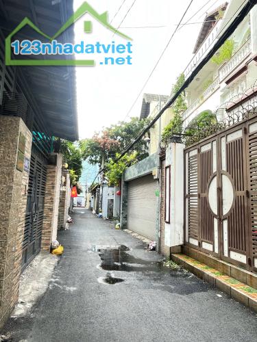 HẺM XE HƠI THÔNG ĐƯỜNG LÊ QUANG ĐỊNH, PHƯỜNG 1, GÒ VẤP.