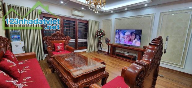 Bán nhà phố Chùa Bộc 60m2, 5T, lô góc 3 mặt tiền Gara ô tô giá chỉ 25 tỷ hiếm Đống Đa