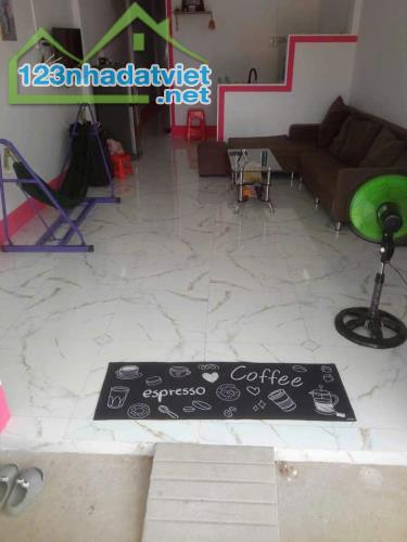 Nợ kẹt tiền chủ rao bán căn nhà Xuân Thới Sơn 101m2 mà chỉ 880 triệu - 2