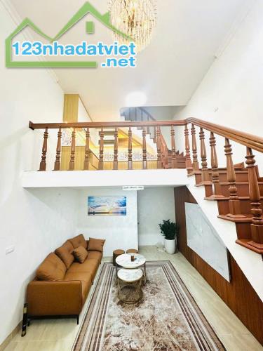 Nhà quận Đống Đa - Cách mặt phố Nguyễn Lương Bằng 15M - Gần phố - 1