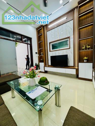 BÁN NHÀ PHÂN LÔ NGUYỄN VĂN HUYÊN CẦU GIẤY ÔTÔ VÀO NHÀ KINH DOANH THÔNG SÀN THANG MÁY50M 6T - 1
