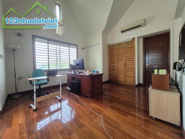 Biệt thự vườn đào q tây hồ 231m2 xây 6 tầng cực đẹp