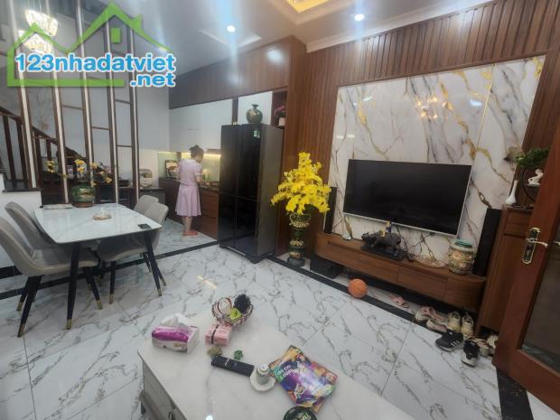 NHÀ 4 TẦNG ĐẸP XINH SỔ NÉT HÀ CẦU HÀ ĐÔNG- MÓT BÁN 33m chỉ 5.x tỷ