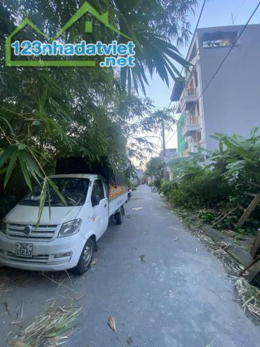 Bán đất Thạch Bàn gần chợ Đồng Dinh ngõ oto tránh 80m, mặt tiền: 5.3m vuông vắn 10 tỷ 4
