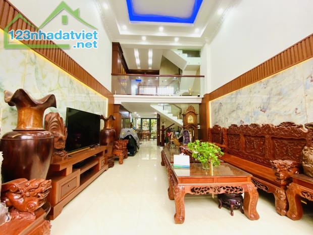 Nhà 4 tầng HXT Phạm Văn Bạch ngang 5m 110m2 tặng NT cao cấp gần nhà hàng ẩm thực 13.3 tỷ.