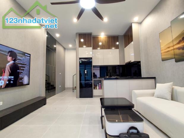 NHÀ MỚI ĐẸP -20M RA OTO- VĂN MIẾU -TRUNG TÂM QUẬN ĐỐNG ĐA